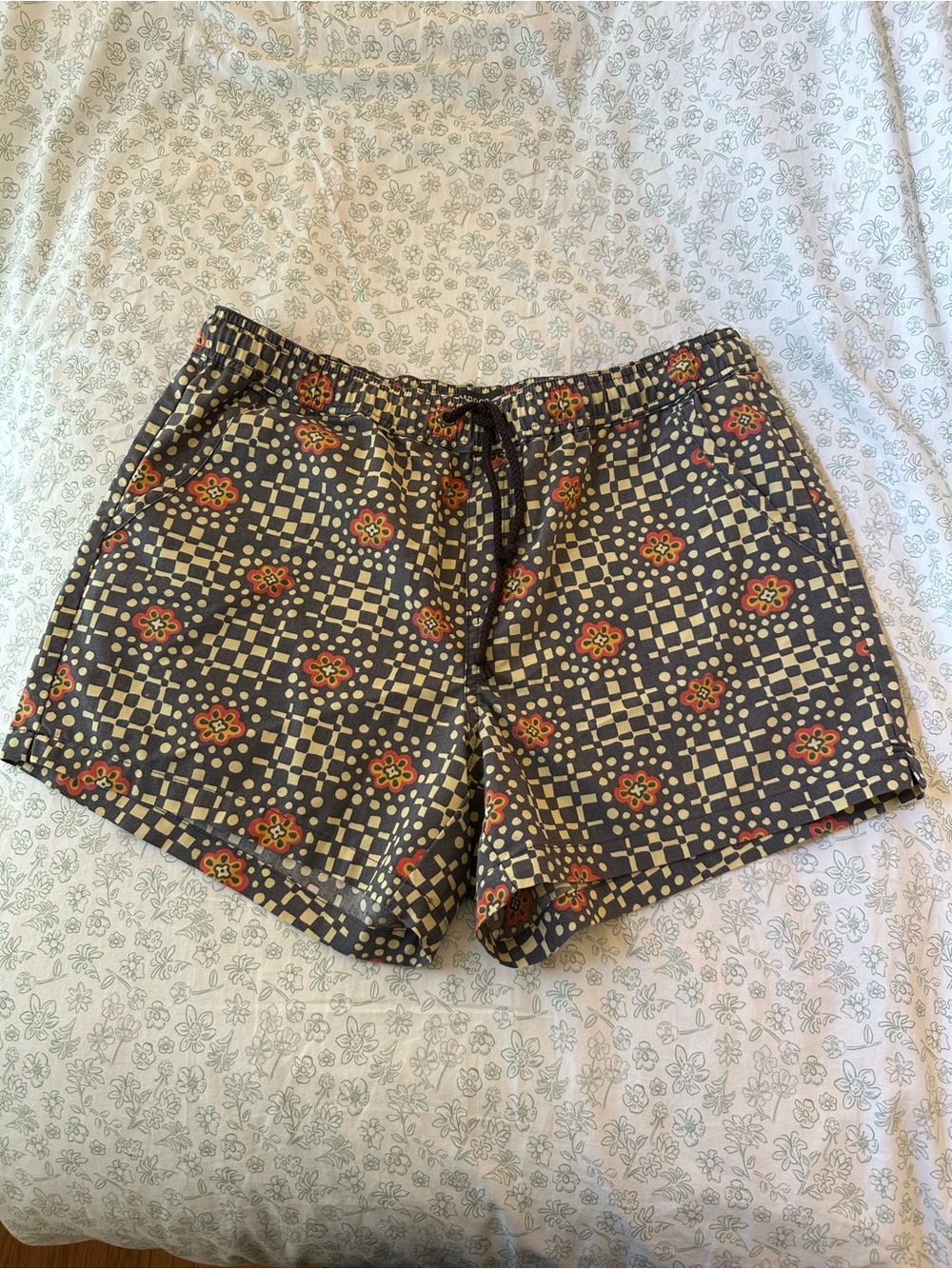 Toad&Co Black Checkered Floral Drawstring Athletic Shorts